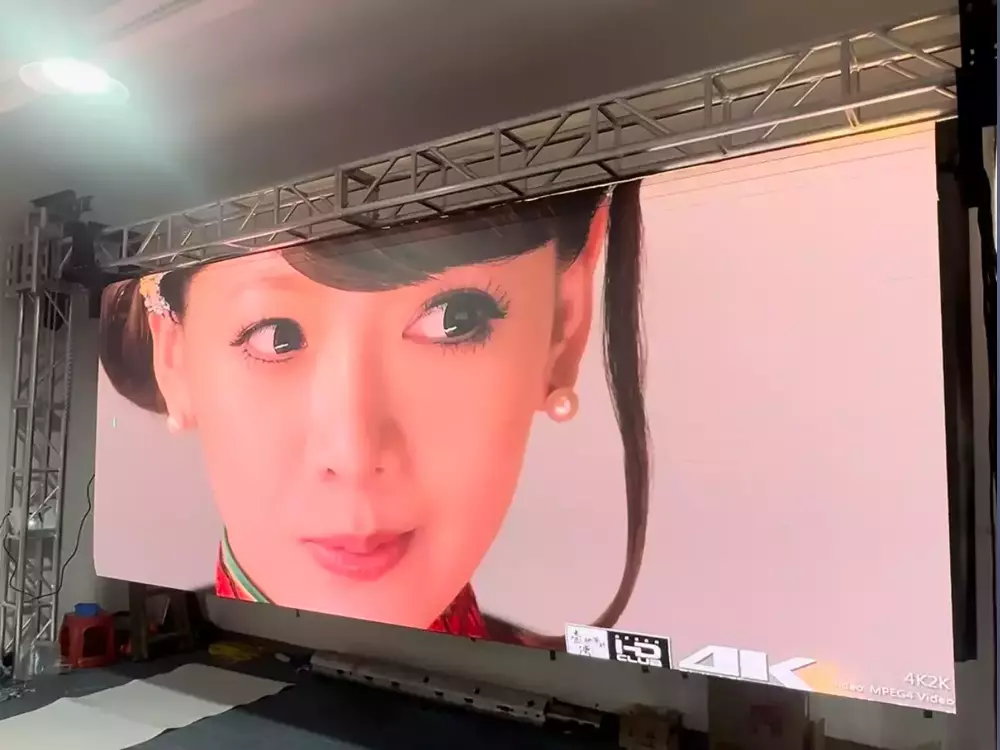 室内LED卷帘屏